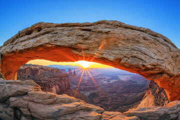 sunrise-mesa-arch-canyonlands-national-park-near-moab-utah-usa.jpg