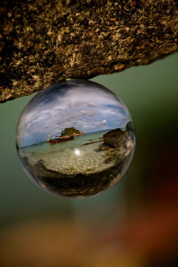 selective-focused-shot-beach-koh-lipe-reflected-glass-ball.jpg