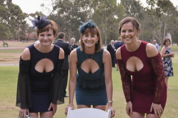 mollies-sister-Soeniard-in-red-pam-in-middle-and-mum-is-roz.png